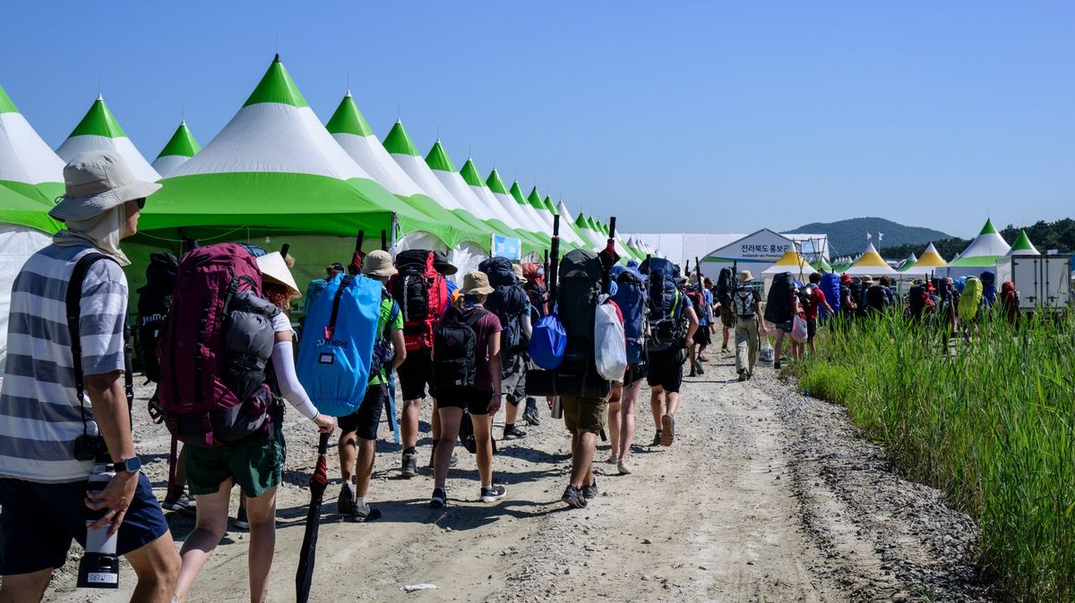 Evakuace skautů v Jižní Koreji začala. Odveze je přes tisíc autobusů